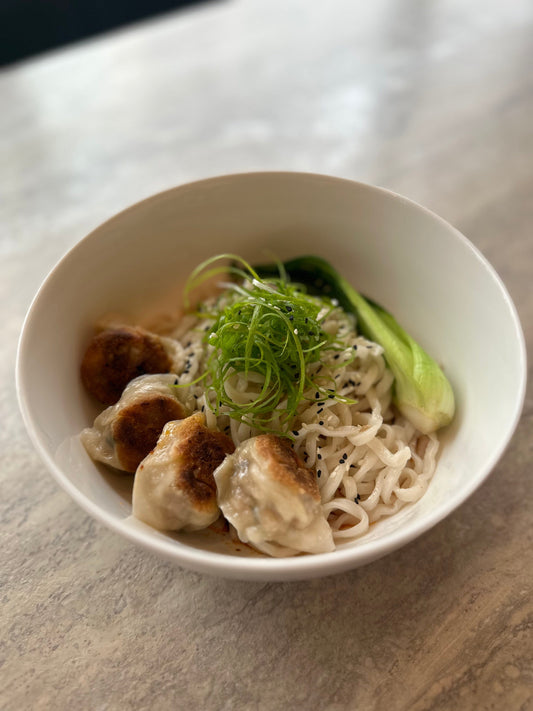 Dry Noodles and Dumplings 4pcs 🌶